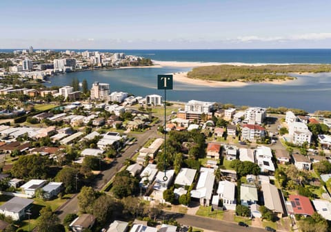 Live the Golden Dream – Lifestyle, Luxury & Location