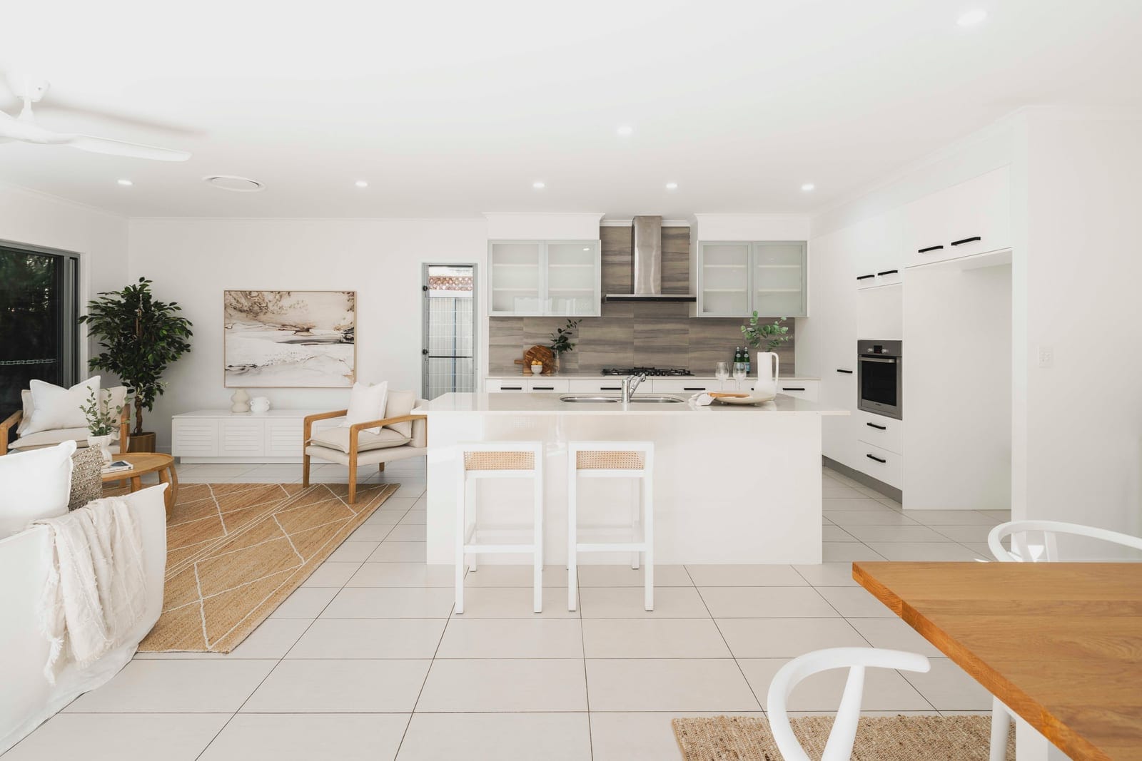 Live the Golden Dream – Lifestyle, Luxury & Location