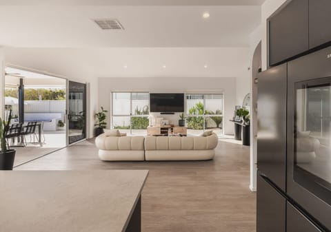 Designer Family Waterfront: Deepwater Access