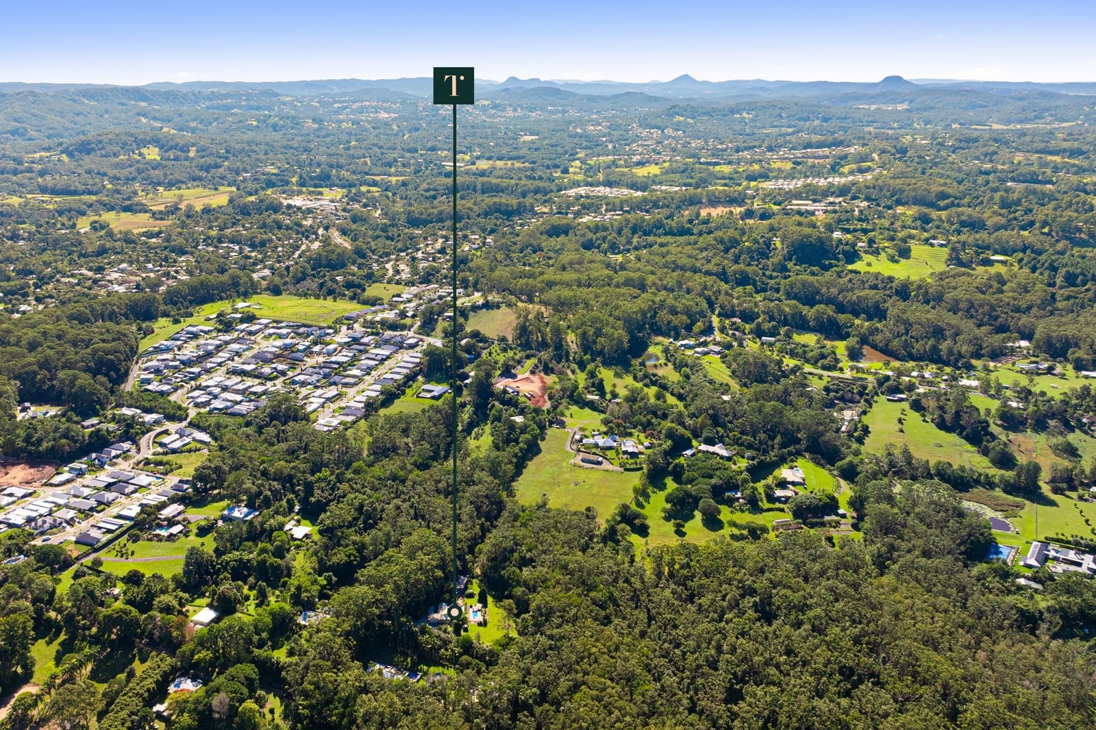 Acreage Stunner: Dual Living, Privacy, Outlook