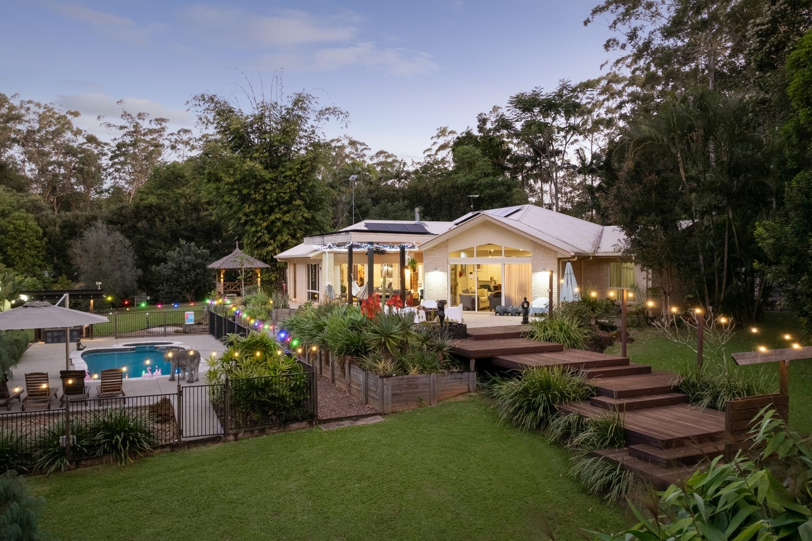 Acreage Stunner: Dual Living, Privacy, Outlook