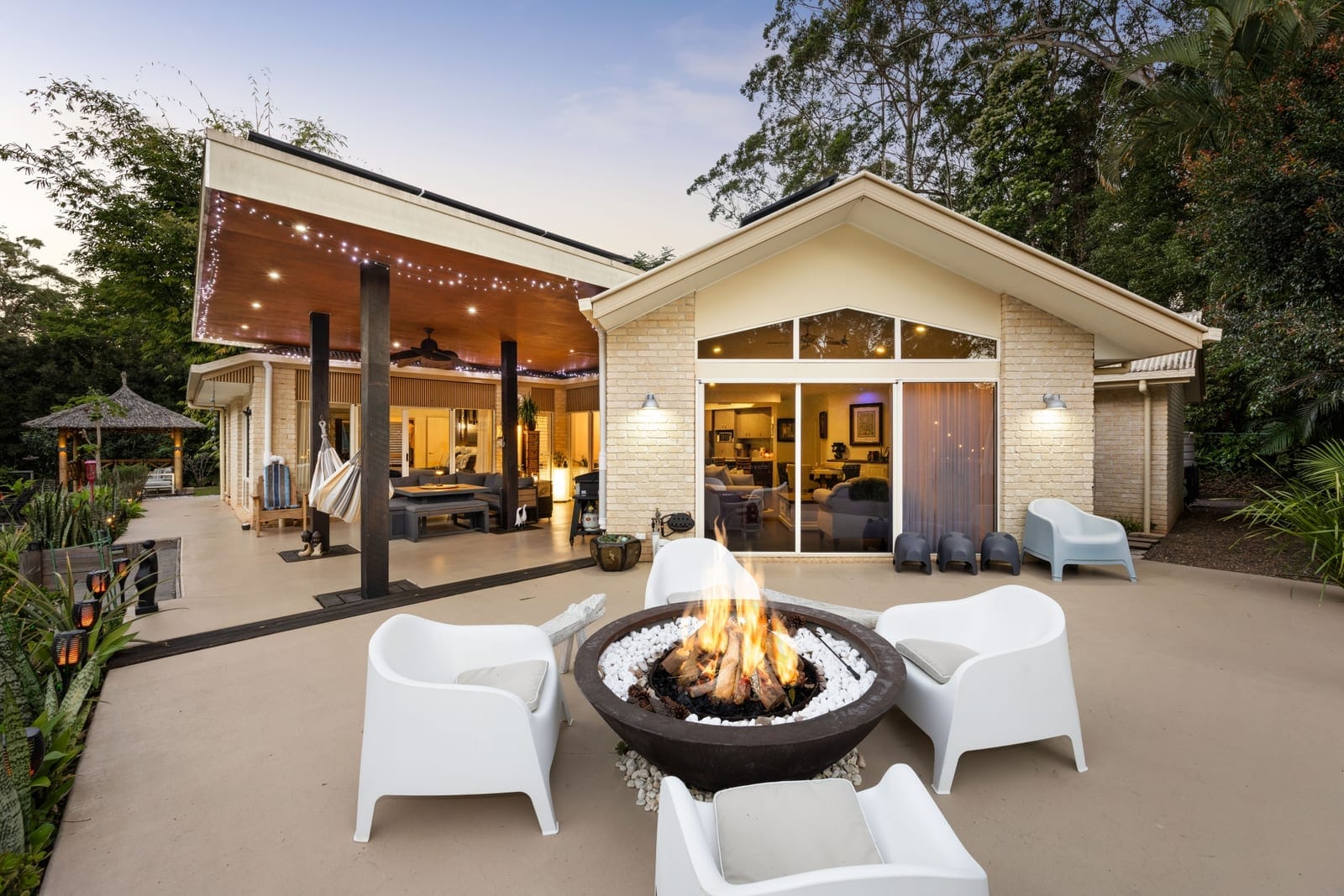Acreage Stunner: Dual Living, Privacy, Outlook