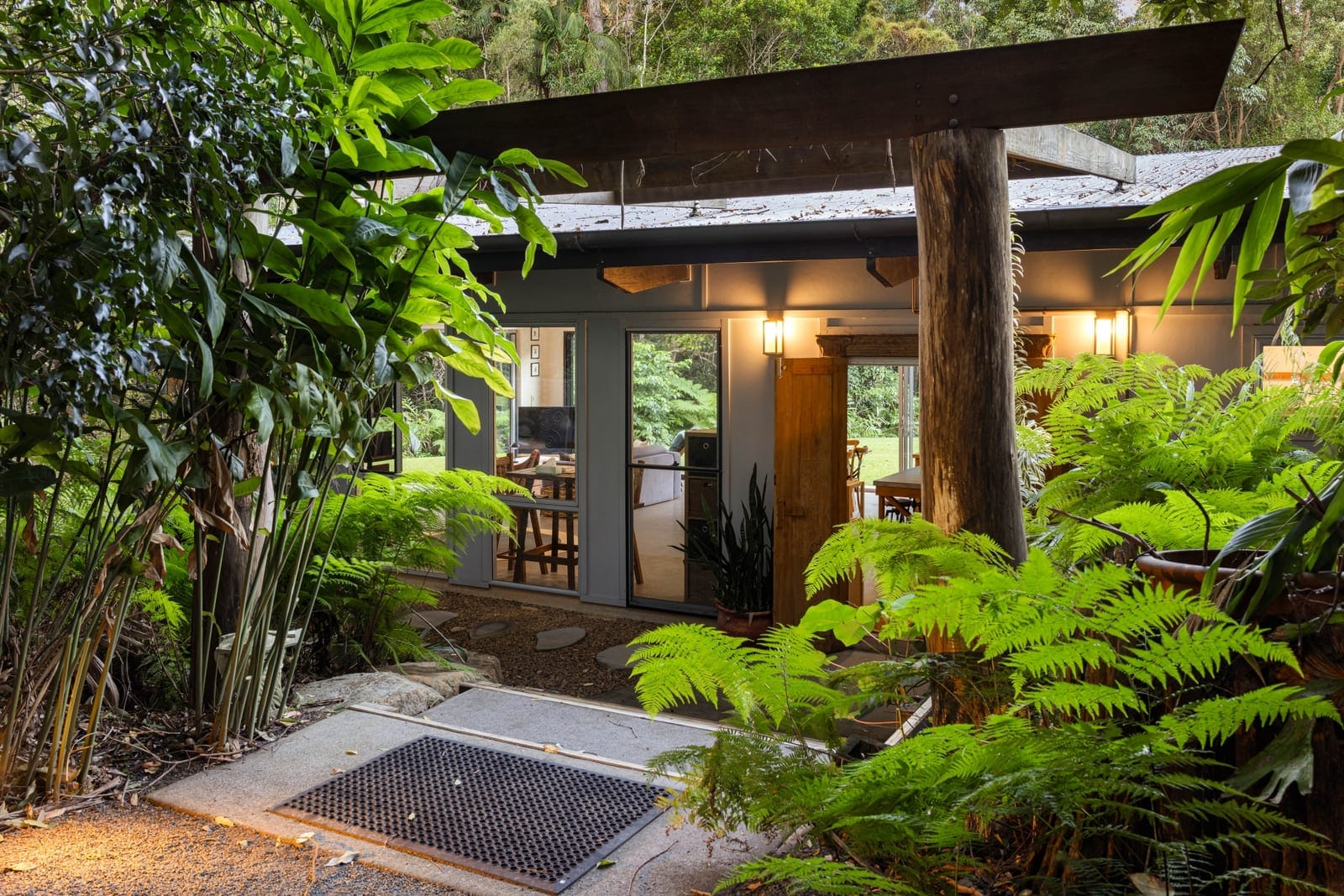 Acreage Stunner: Dual Living, Privacy, Outlook