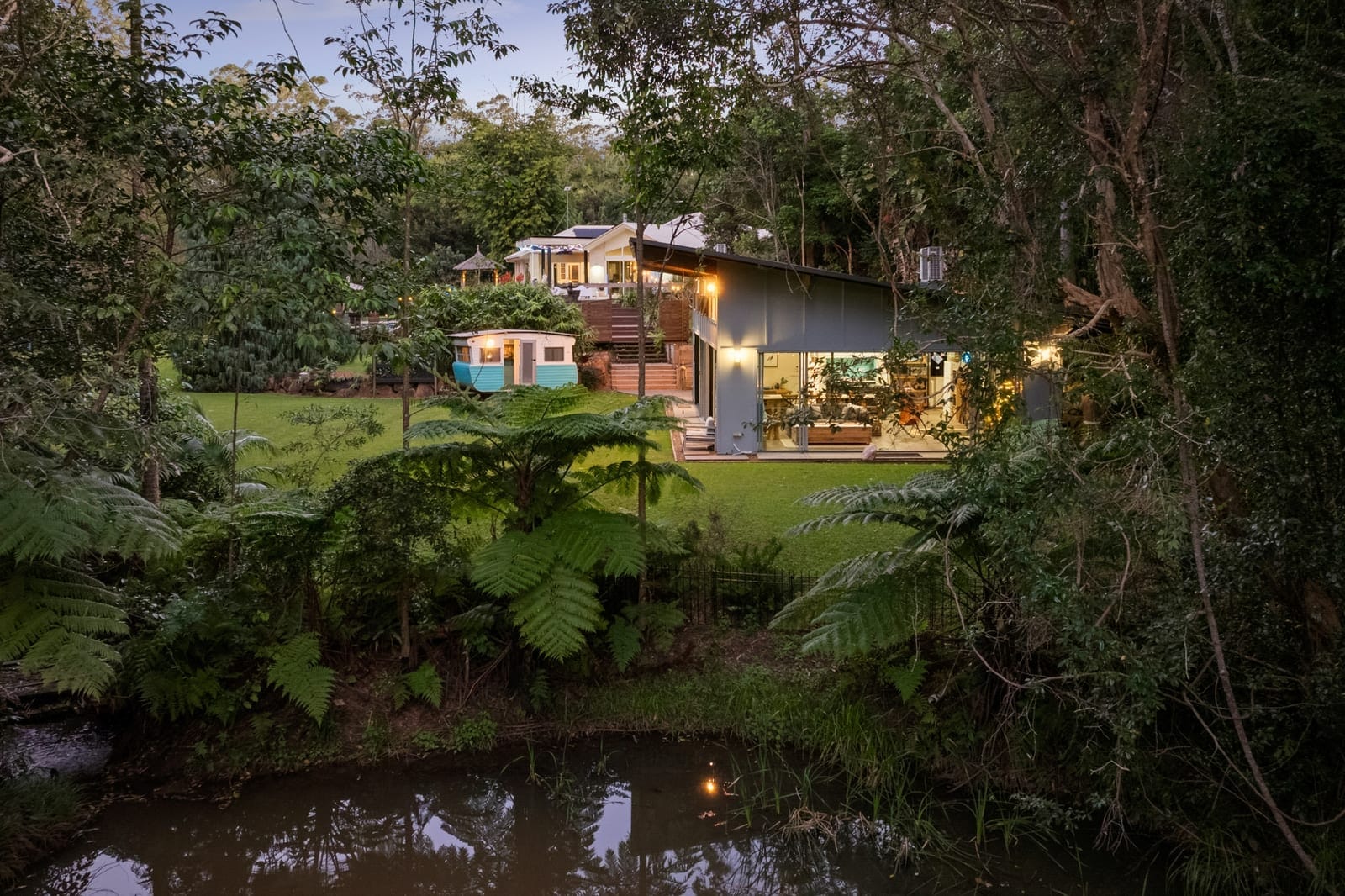 Acreage Stunner: Dual Living, Privacy, Outlook