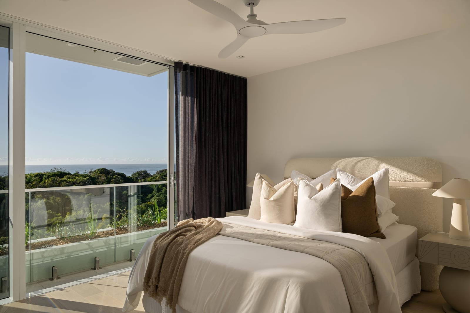 Penthouse Prestige: Rooftop Terrace, Sweeping 180° Ocean Views