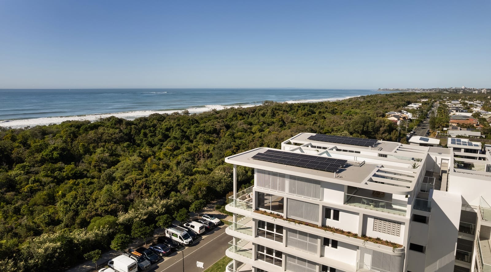 Penthouse Prestige: Rooftop Terrace, Sweeping 180° Ocean Views