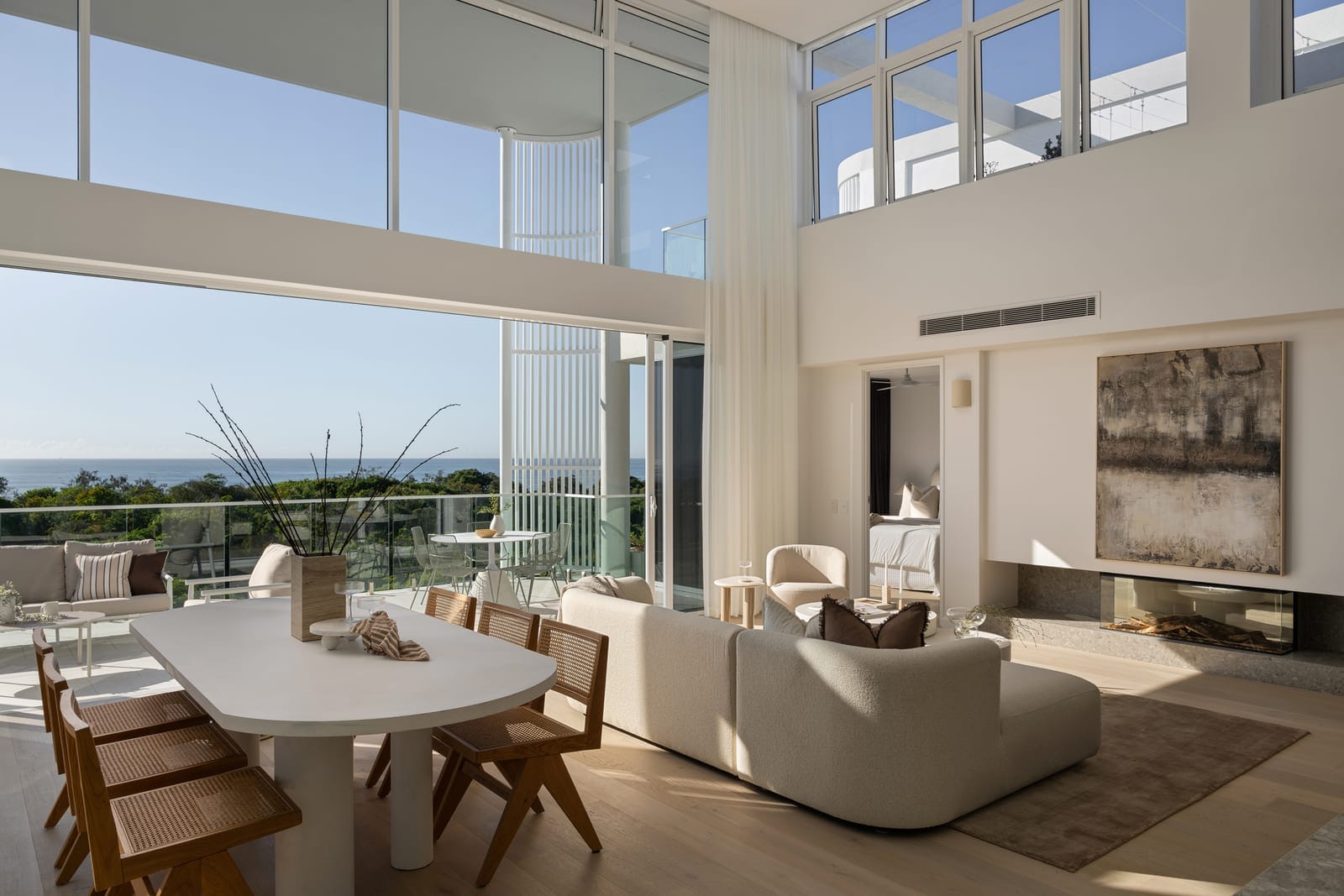 Penthouse Prestige: Rooftop Terrace, Sweeping 180° Ocean Views