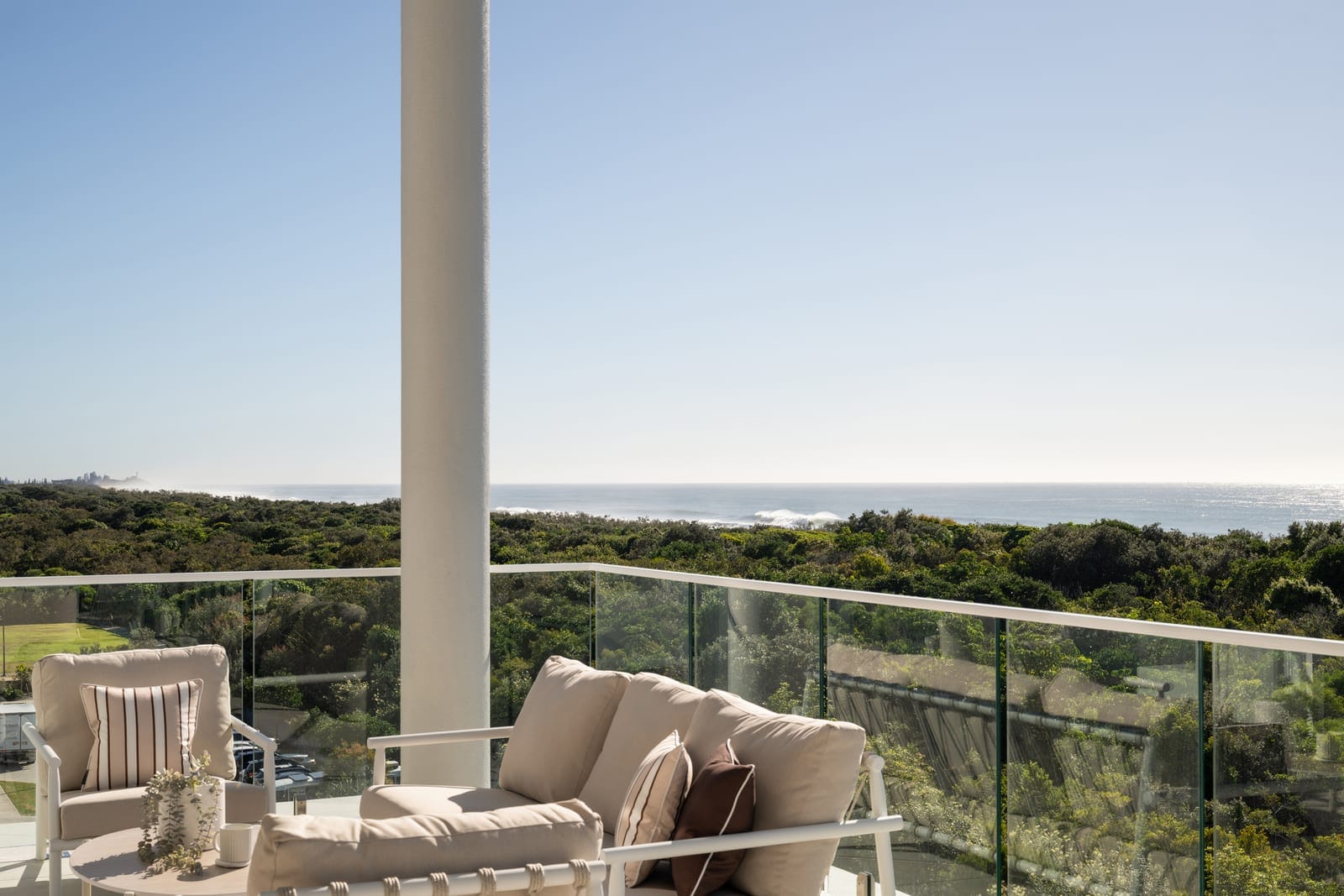 Penthouse Prestige: Rooftop Terrace, Sweeping 180° Ocean Views