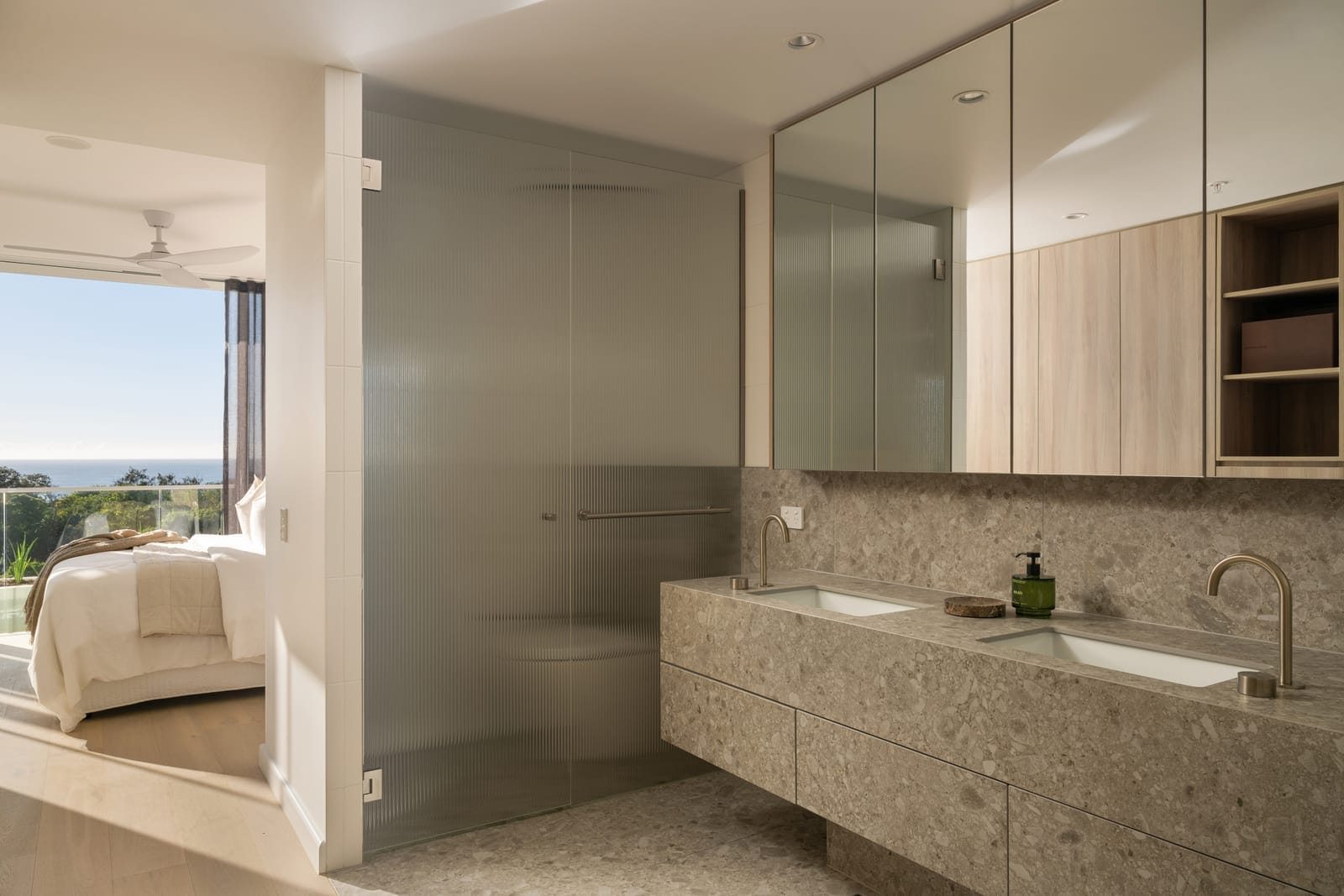 Penthouse Prestige: Rooftop Terrace, Sweeping 180° Ocean Views