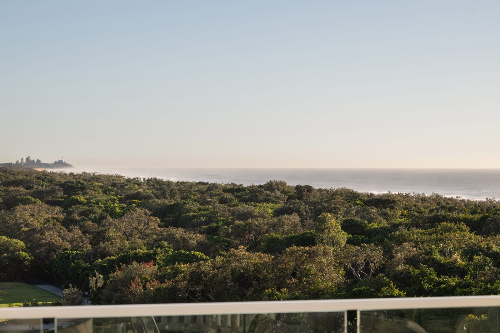 Penthouse Prestige: Rooftop Terrace, Sweeping 180° Ocean Views