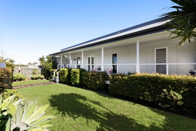 Timeless Beachside Classic + Dual living potential!