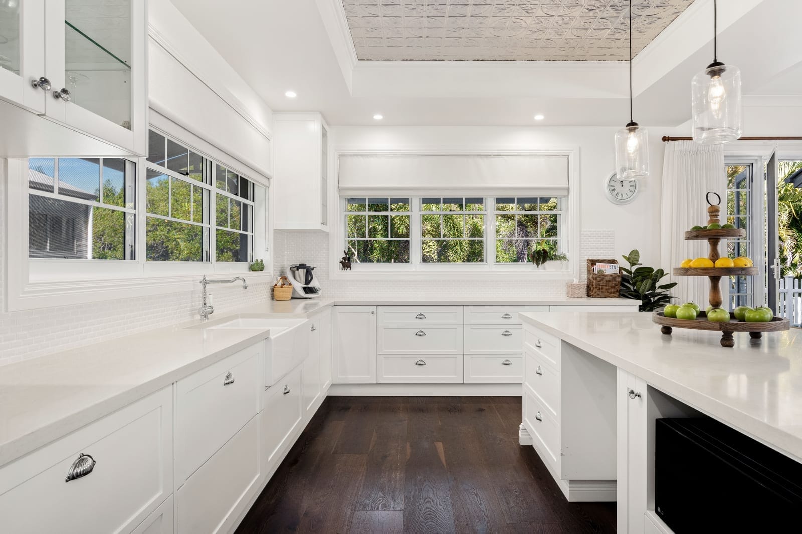 Lifestyle Acreage on the GRANDEST scale: 10 minutes to beach