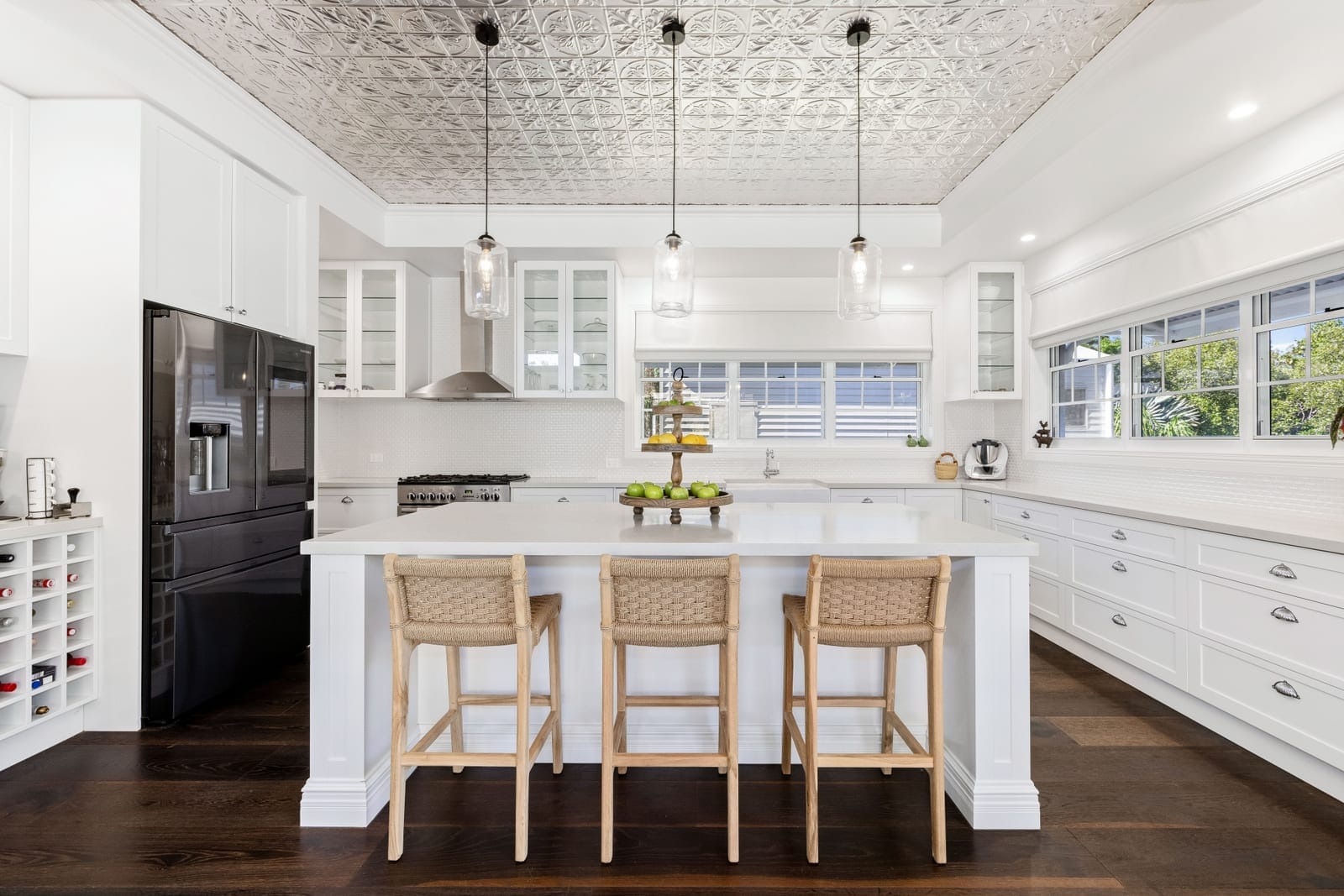 Lifestyle Acreage on the GRANDEST scale: 10 minutes to beach