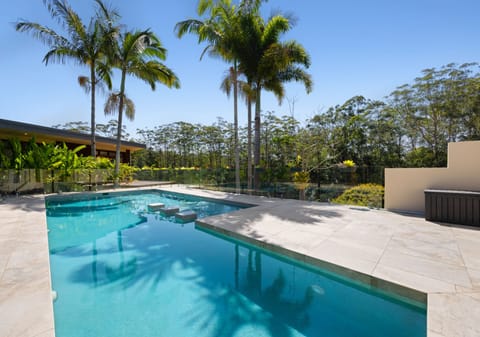Acreage Perfection – Space, Privacy & Sophistication