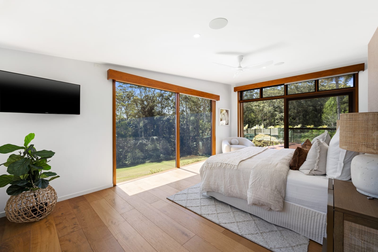 Acreage Perfection – Space, Privacy & Sophistication