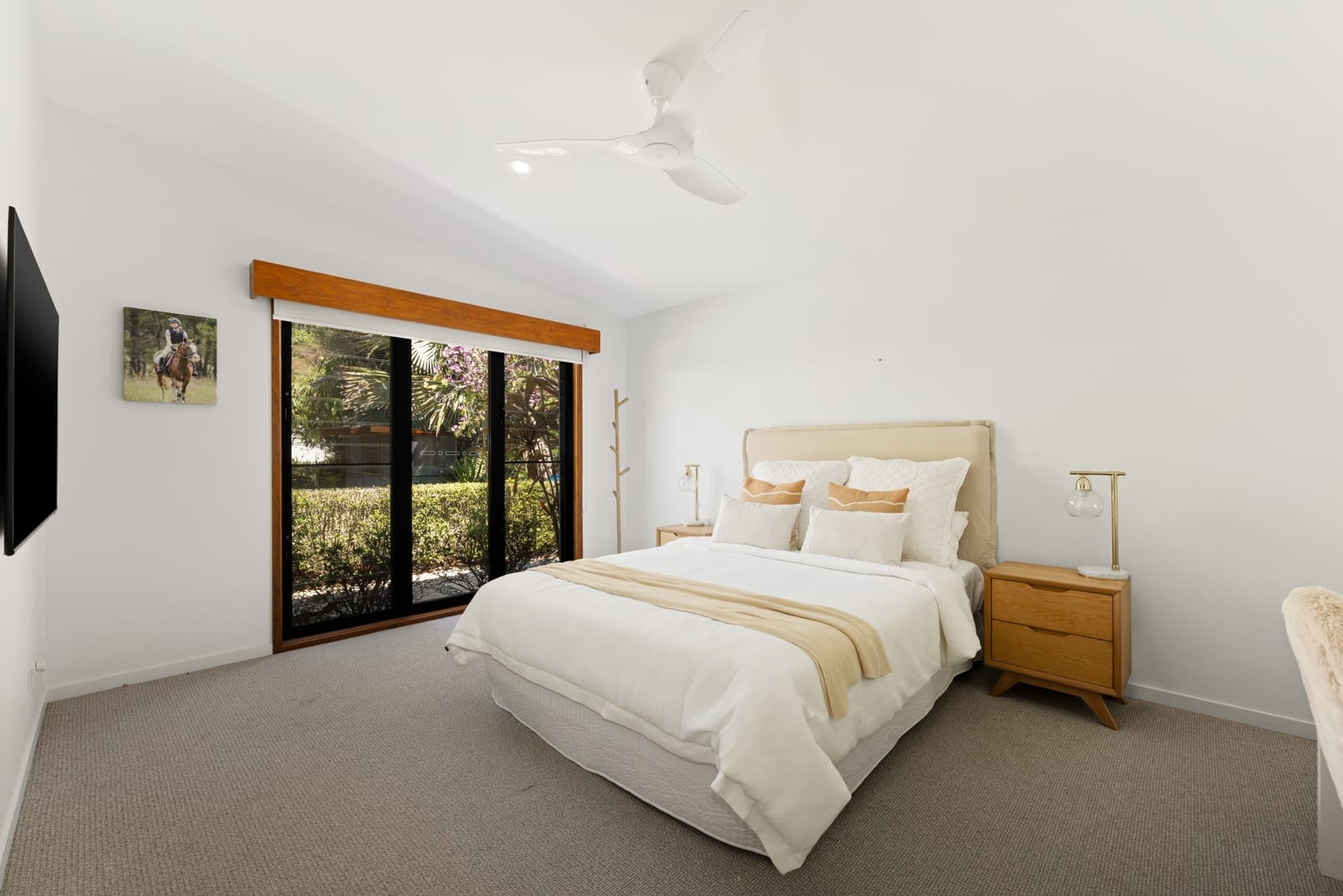 Acreage Perfection – Space, Privacy & Sophistication
