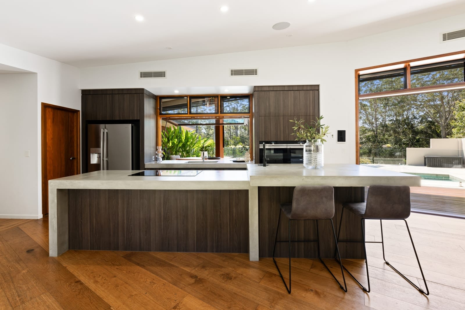Acreage Perfection – Space, Privacy & Sophistication