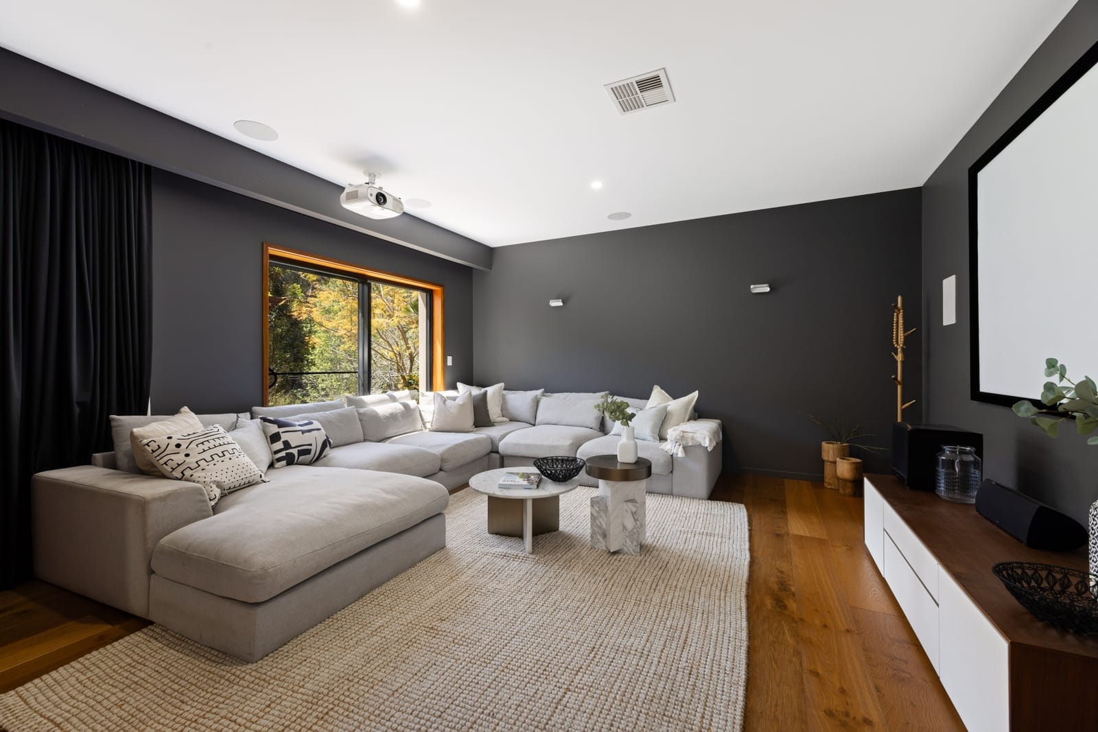 Acreage Perfection – Space, Privacy & Sophistication