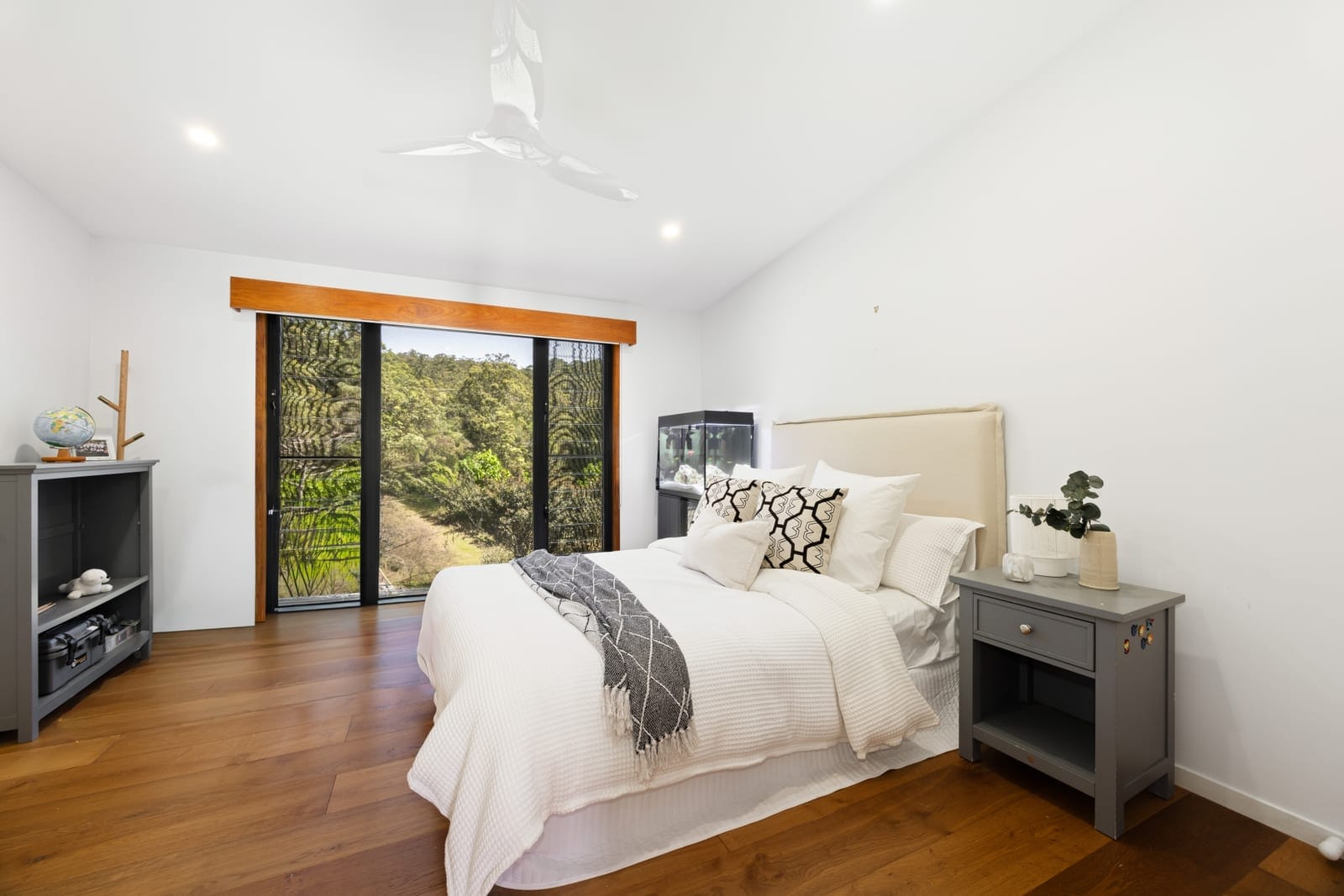 Acreage Perfection – Space, Privacy & Sophistication