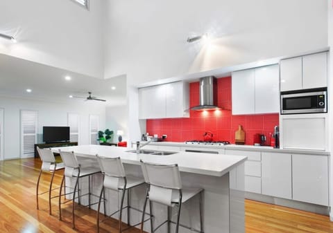 SOLD by Ollie Lehmann TOWN