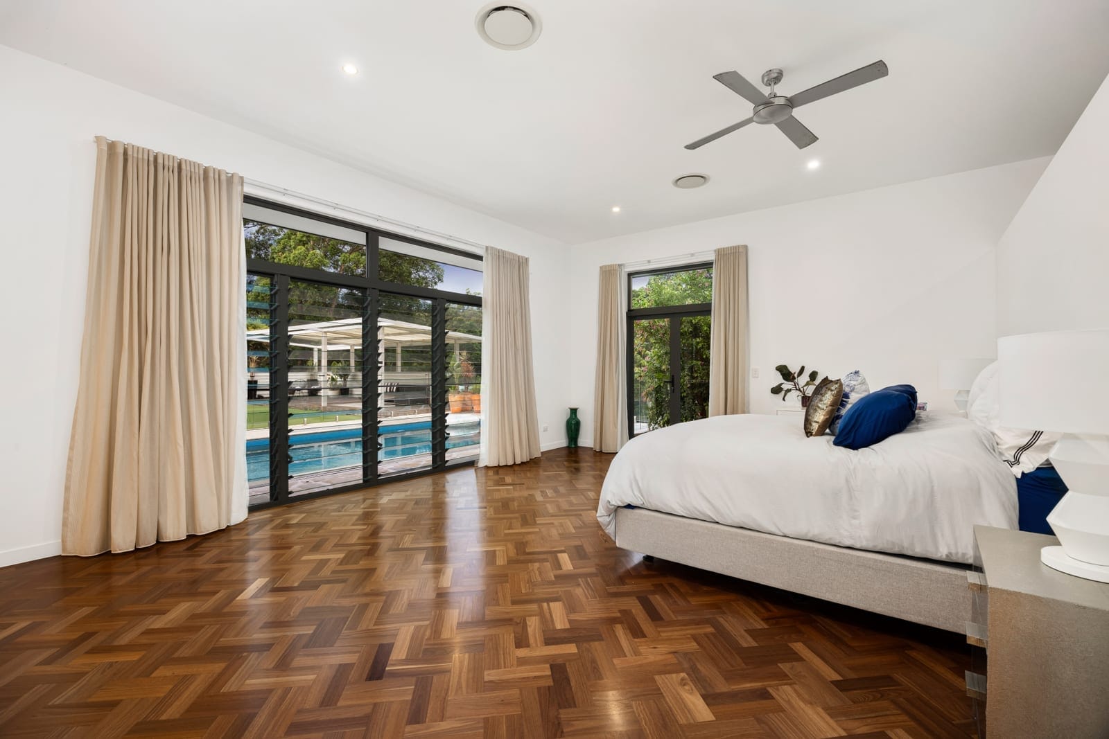 Absolute Magnificence: Ultra-Private Acreage Entertainer