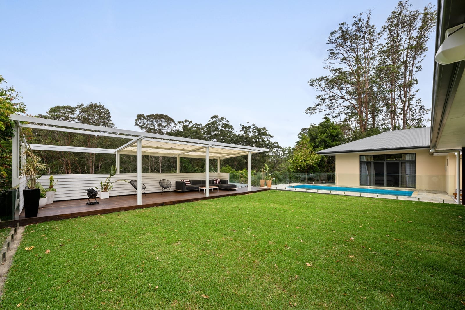 Absolute Magnificence: Ultra-Private Acreage Entertainer