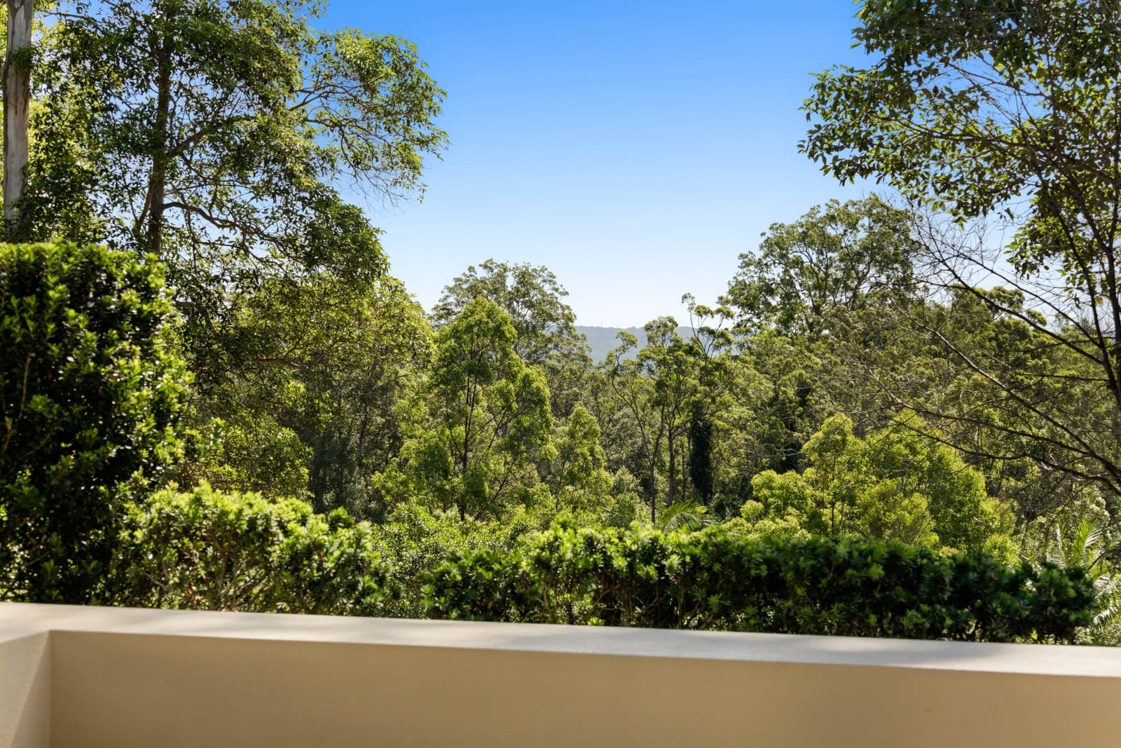 Absolute Magnificence: Ultra-Private Acreage Entertainer