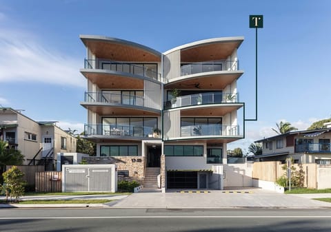 Brand New Luxury Build: Stunning Views
