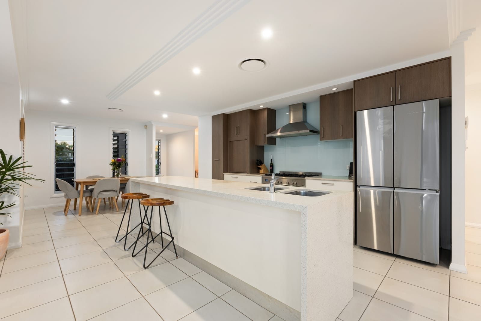 North Facing Beachside Entertainer!