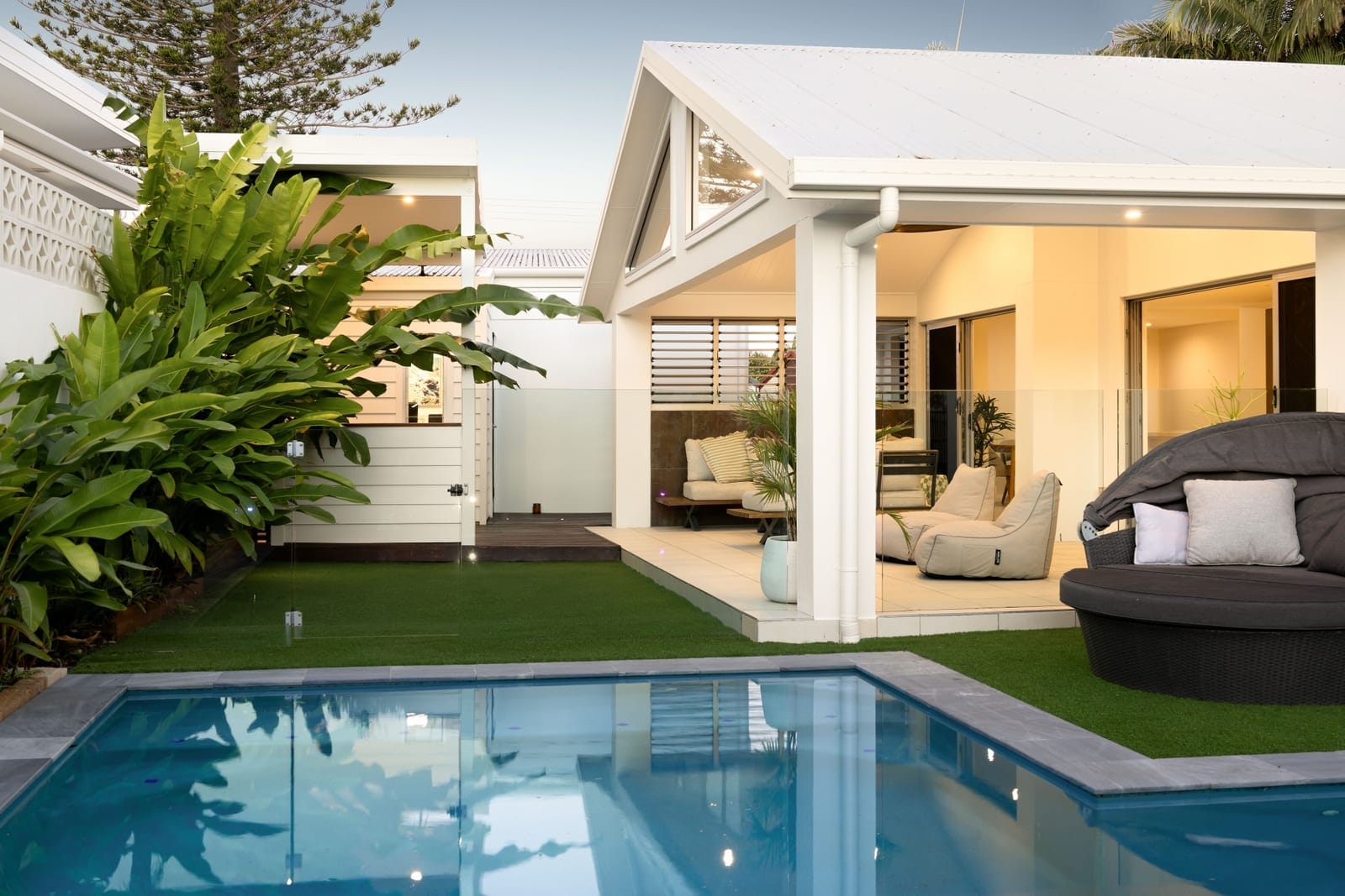North Facing Beachside Entertainer!