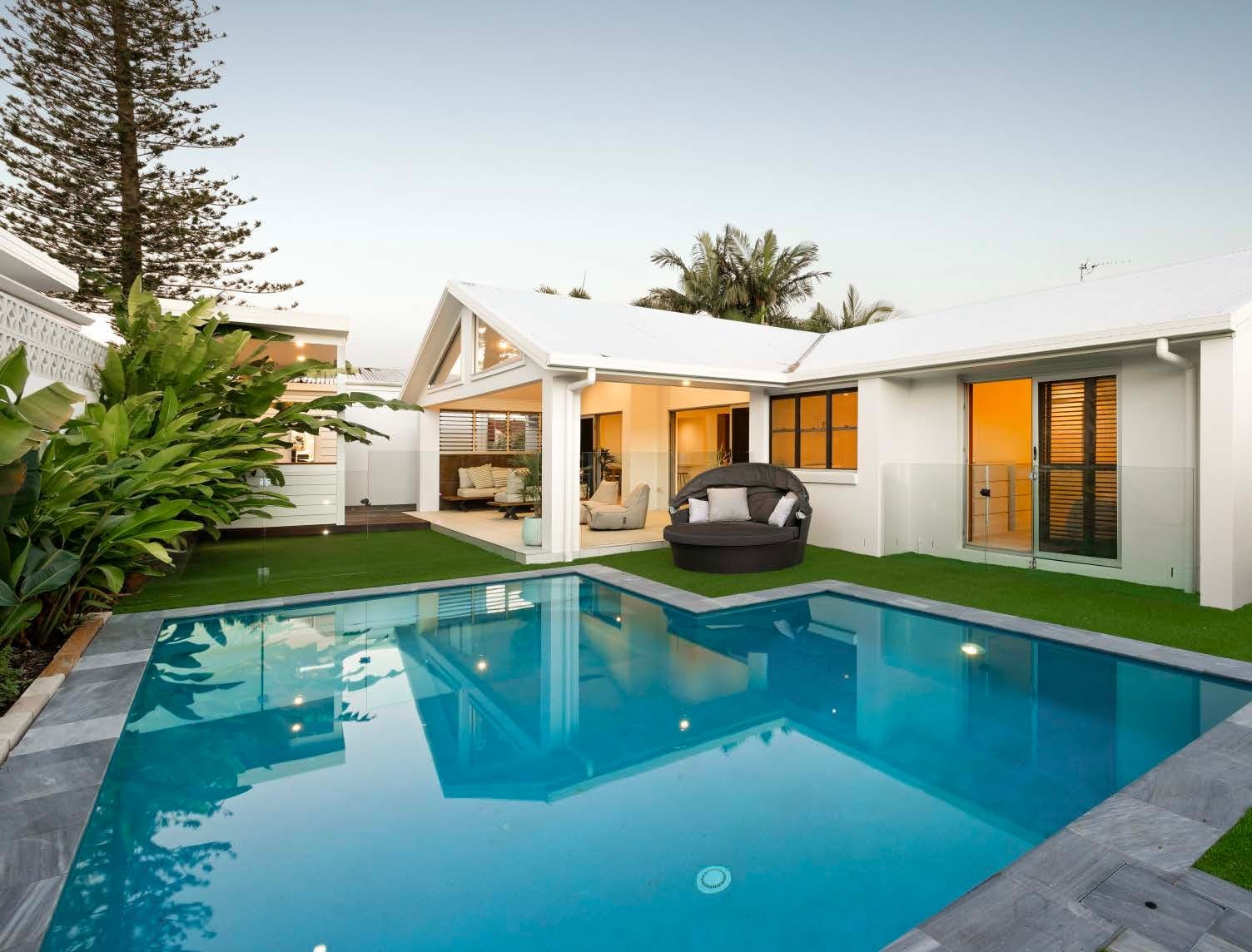 North Facing Beachside Entertainer!