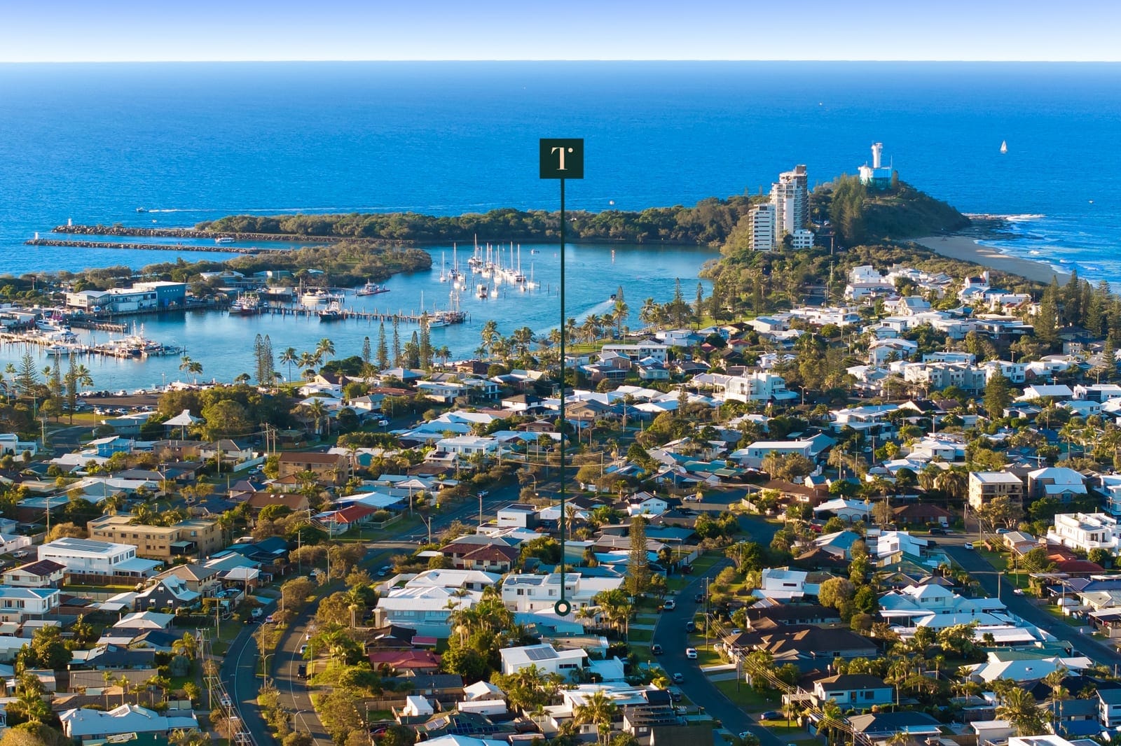 North Facing Beachside Entertainer!