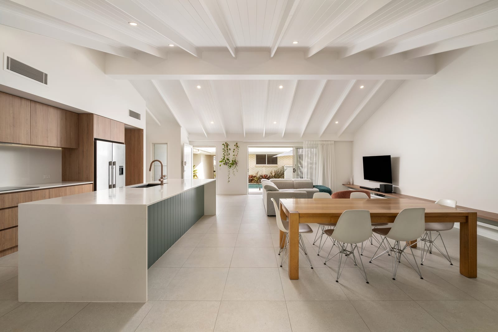 North Facing Entertainer on HUGE 1062m2!
