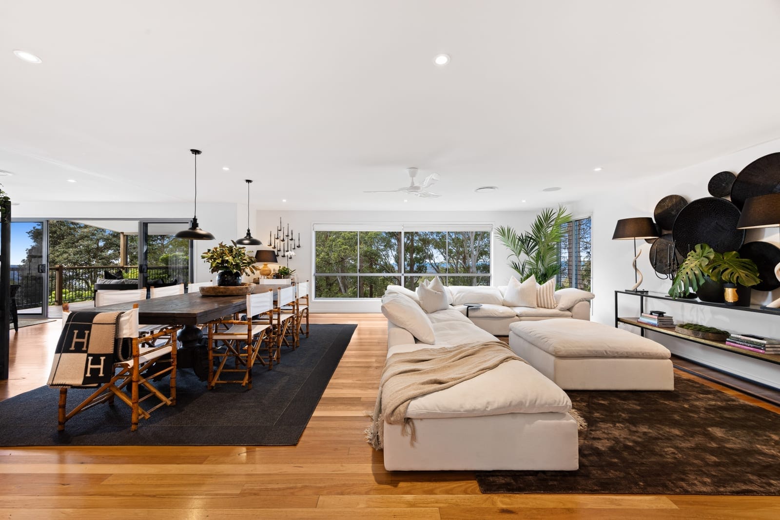 Hinterland Haven Nestled Amongst Treetops!