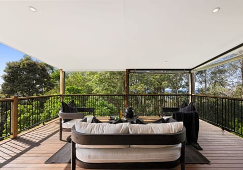 Hinterland Haven Nestled Amongst Treetops!