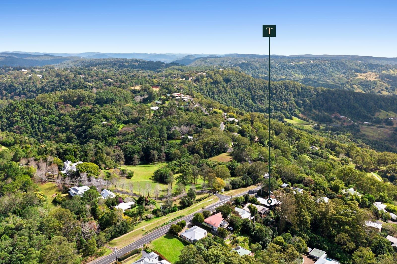 Hinterland Haven Nestled Amongst Treetops!