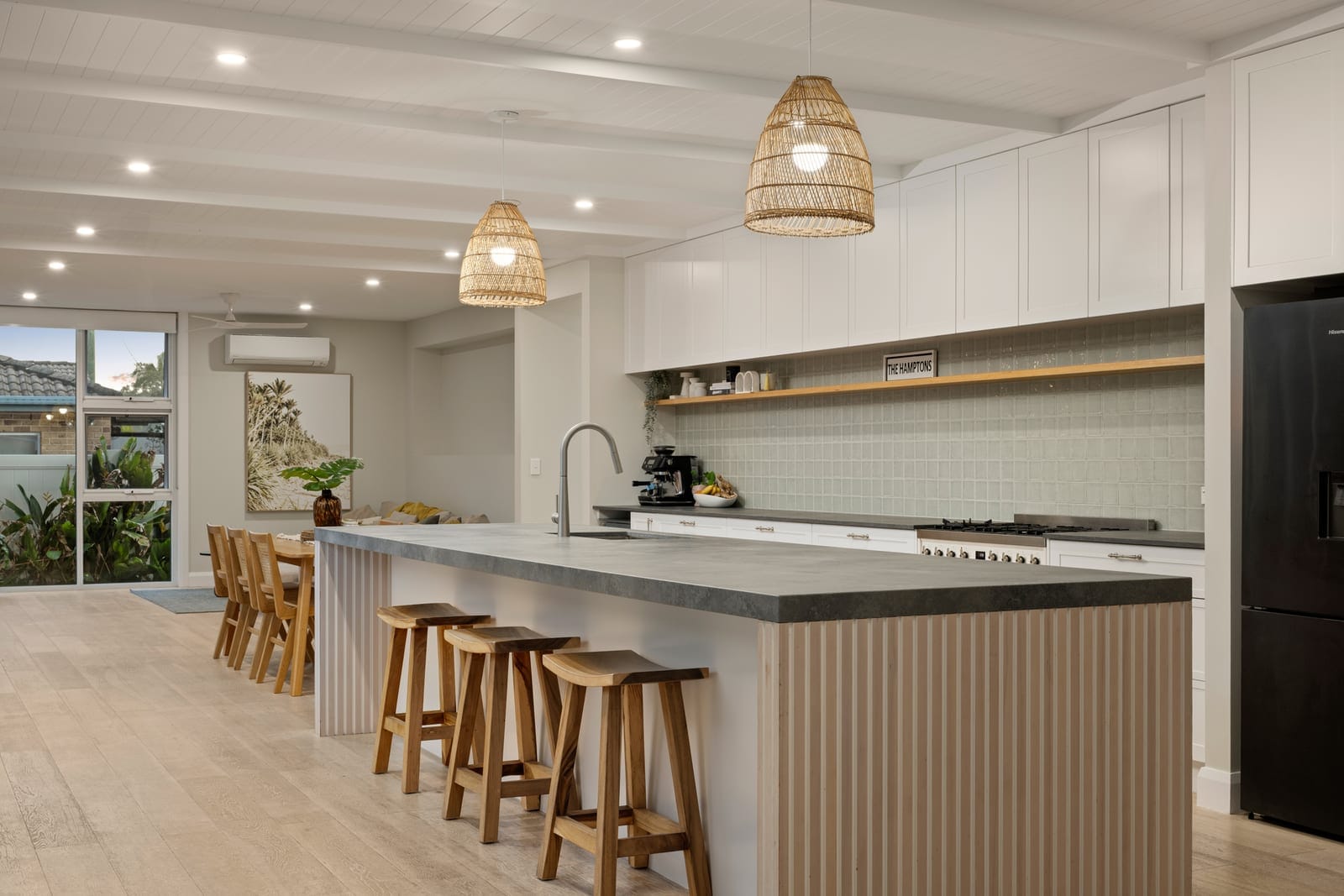 Hamptons-Style Stunner: 200m to Sand