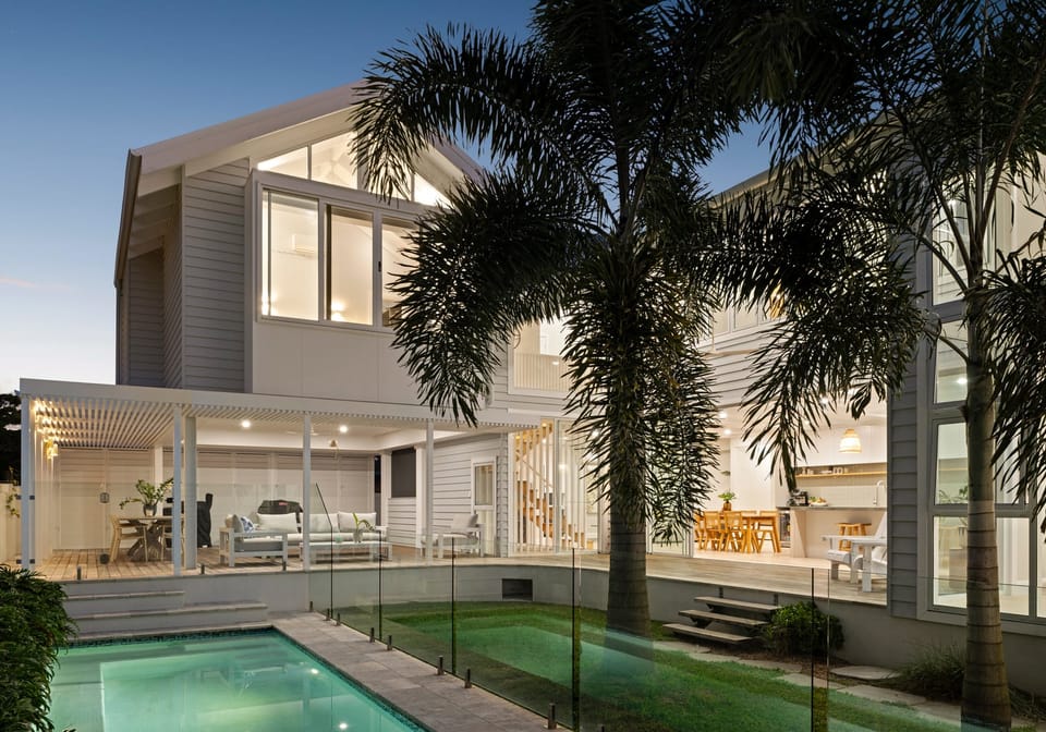 Hamptons-Style Stunner: 200m to Sand