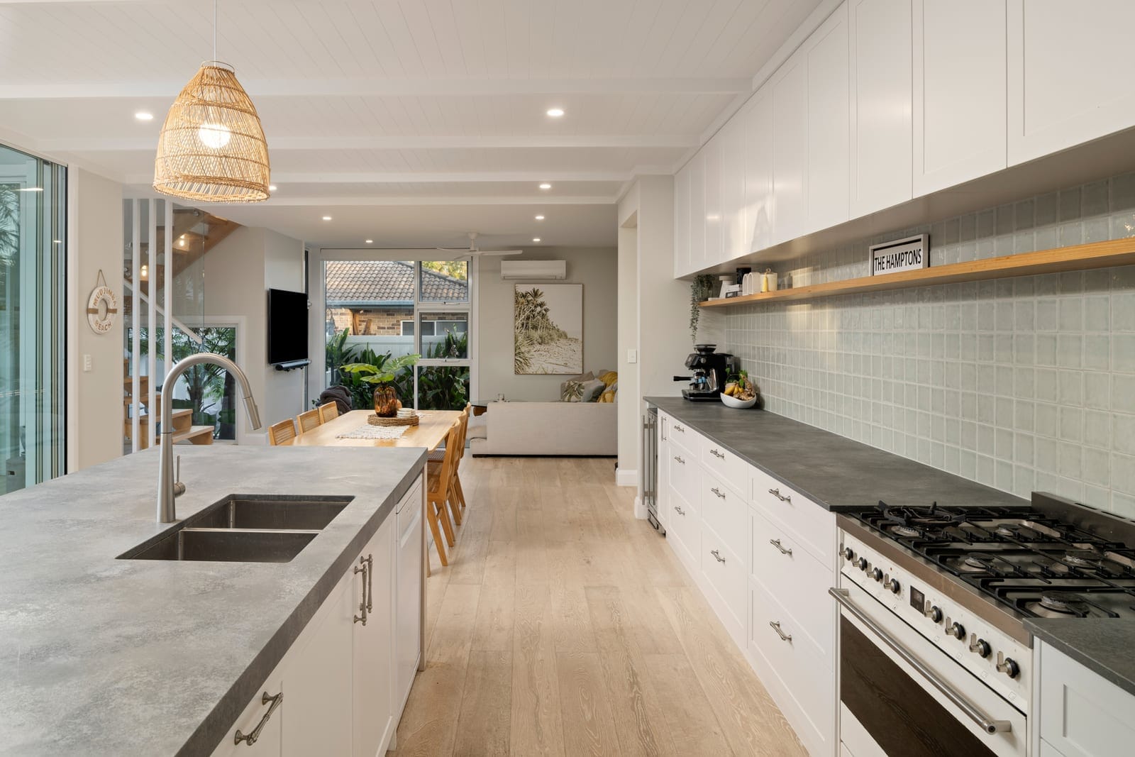 Hamptons-Style Stunner: 200m to Sand
