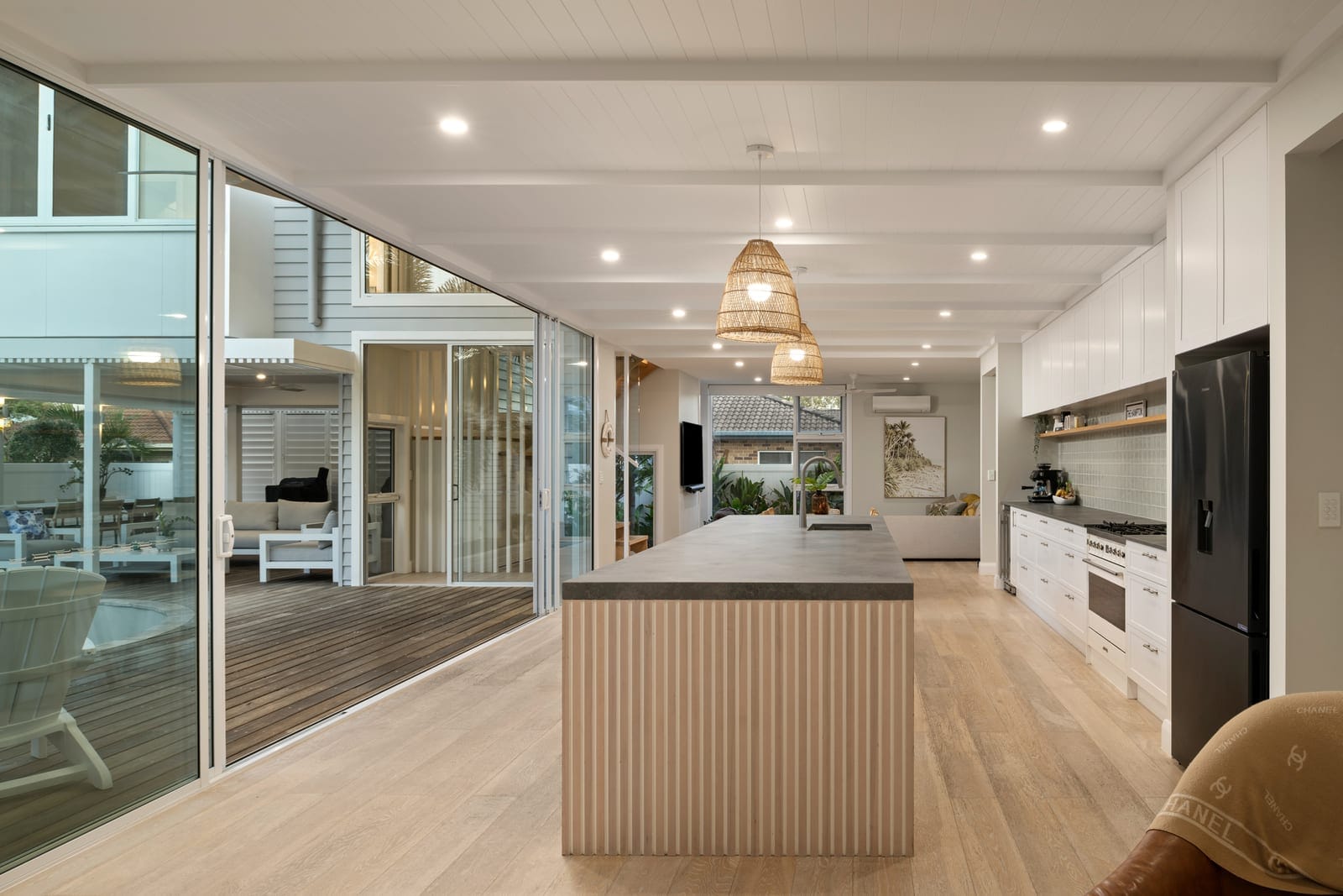 Hamptons-Style Stunner: 200m to Sand