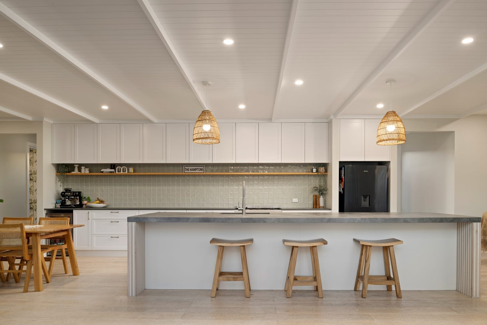 Hamptons-Style Stunner: 200m to Sand