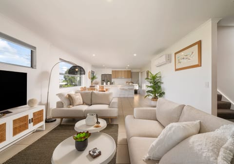 Stylish Beachside Living, Steps To The Sand