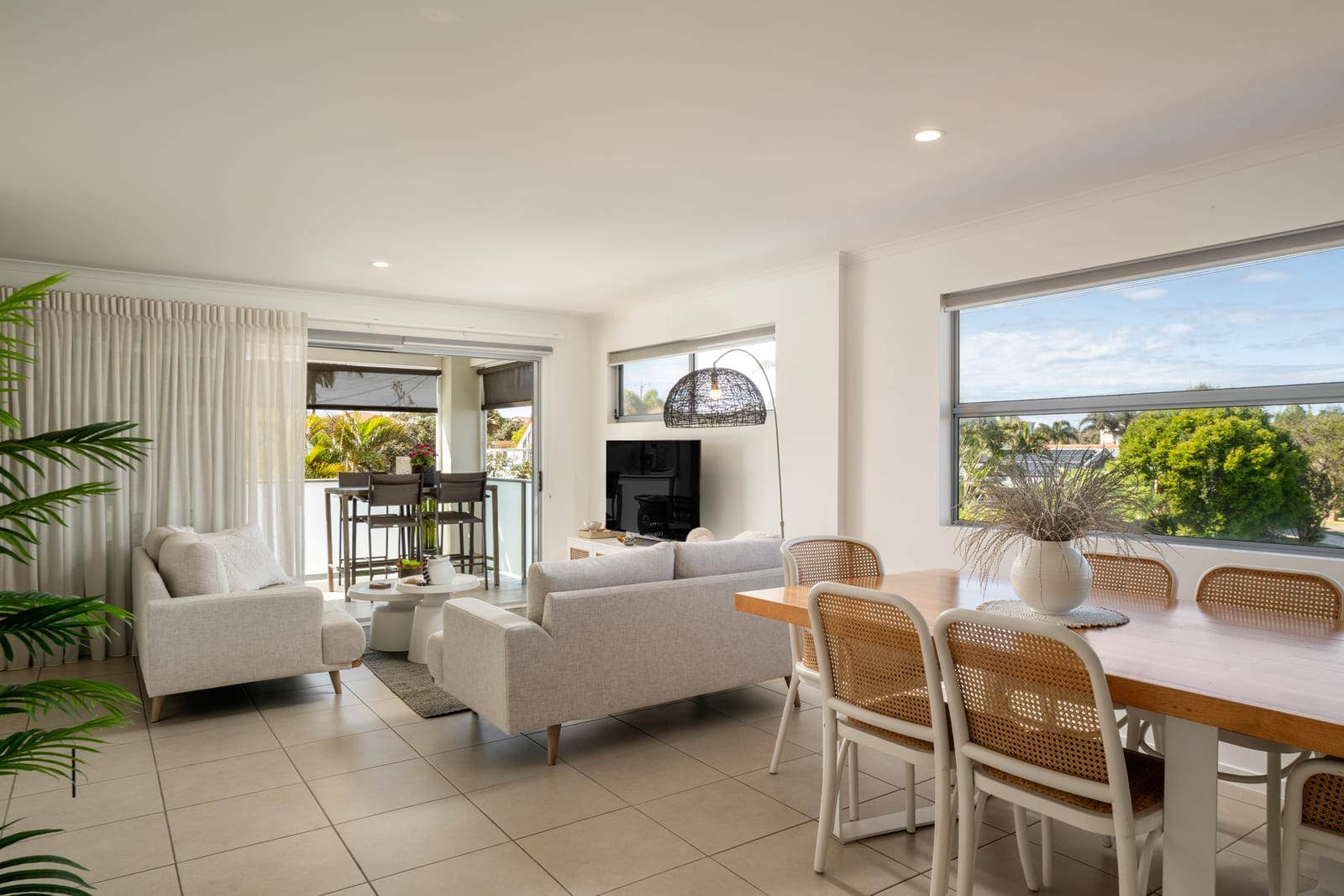 Stylish Beachside Living, Steps To The Sand
