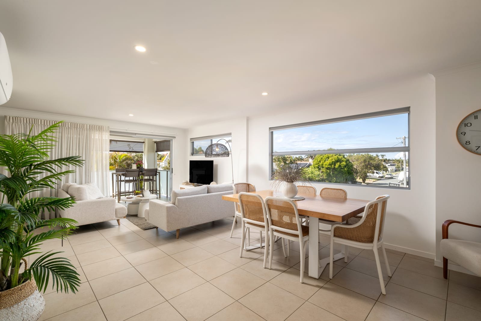 Stylish Beachside Living, Steps To The Sand