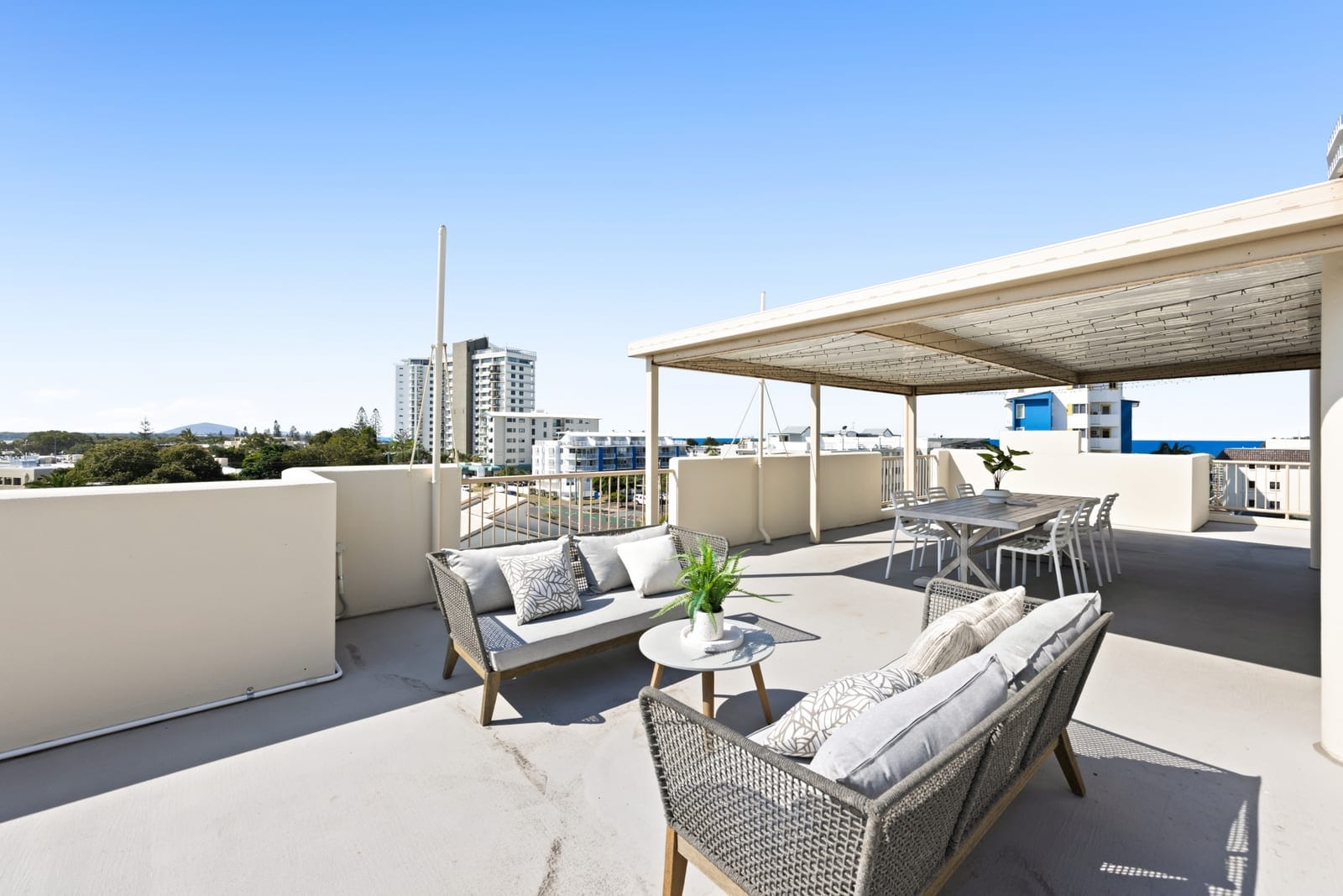 Location, Lifestyle, Views: Top Floor with Rooftop Terrace!