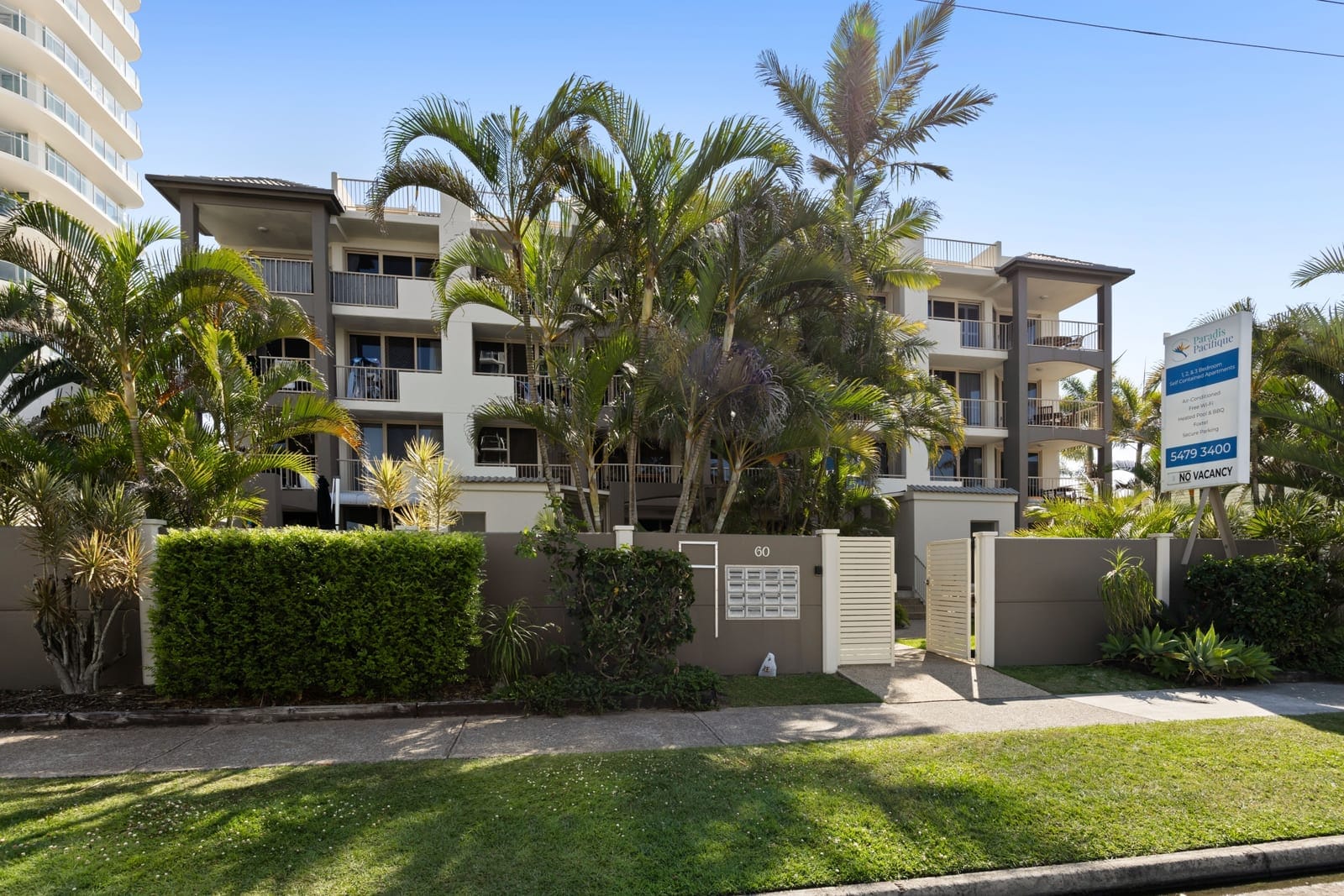 Location, Lifestyle, Views: Top Floor with Rooftop Terrace!
