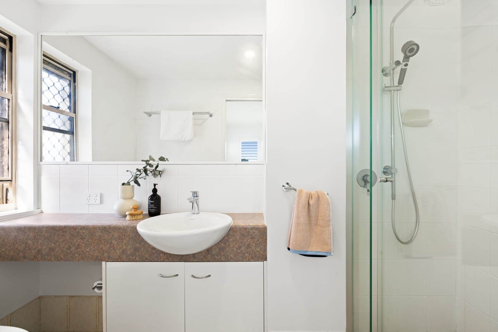 Location, Lifestyle, Views: Top Floor with Rooftop Terrace!
