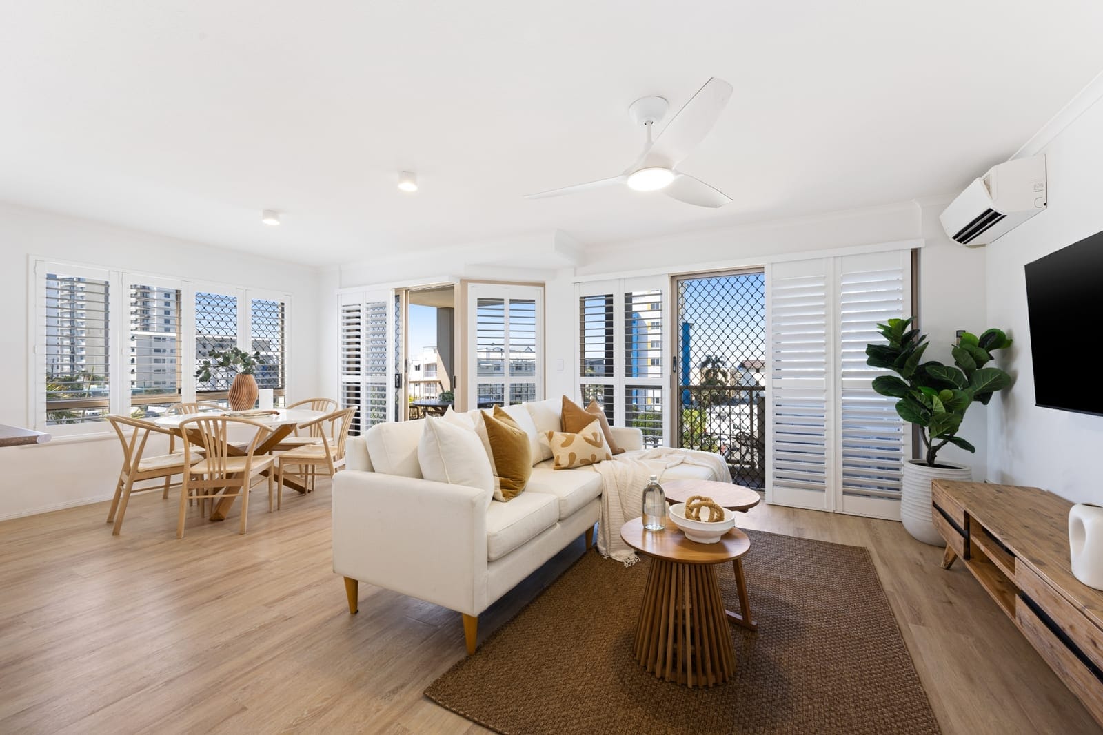 Location, Lifestyle, Views: Top Floor with Rooftop Terrace!