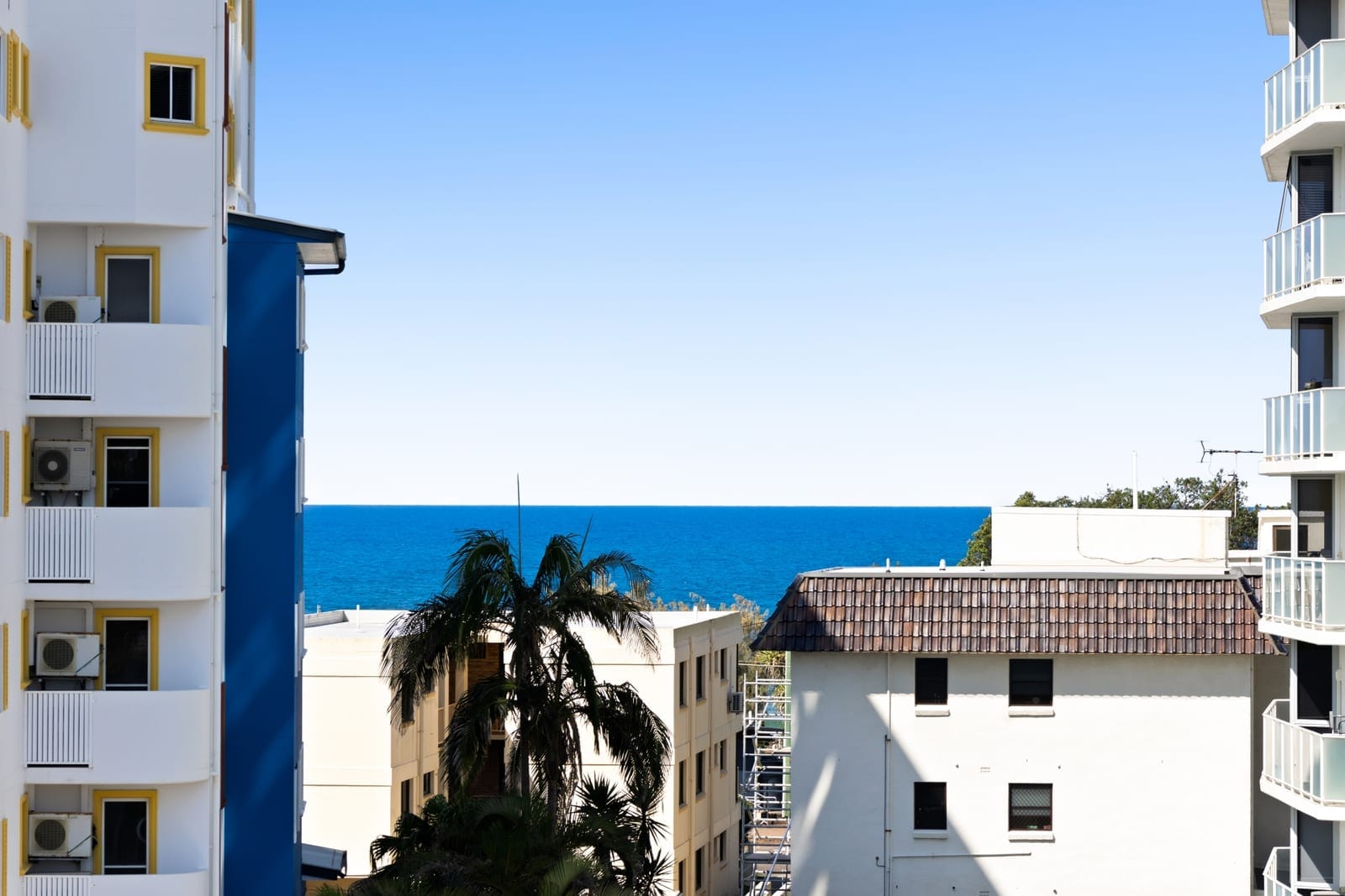 Location, Lifestyle, Views: Top Floor with Rooftop Terrace!