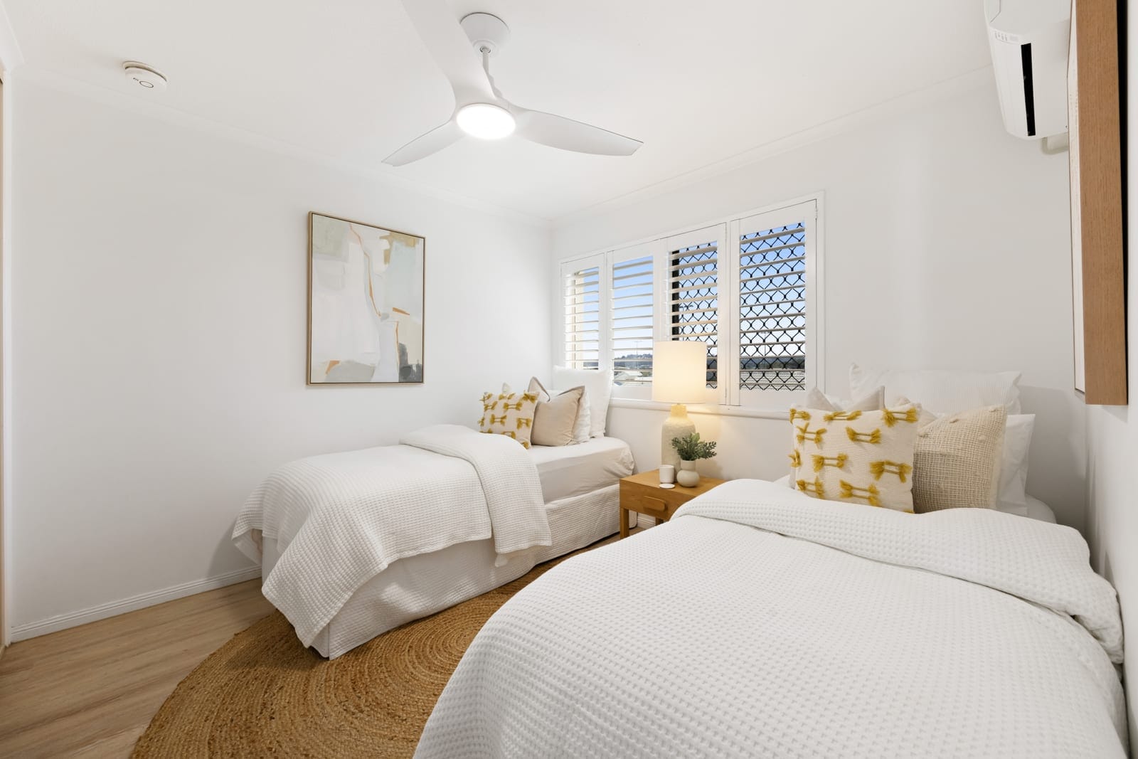 Location, Lifestyle, Views: Top Floor with Rooftop Terrace!